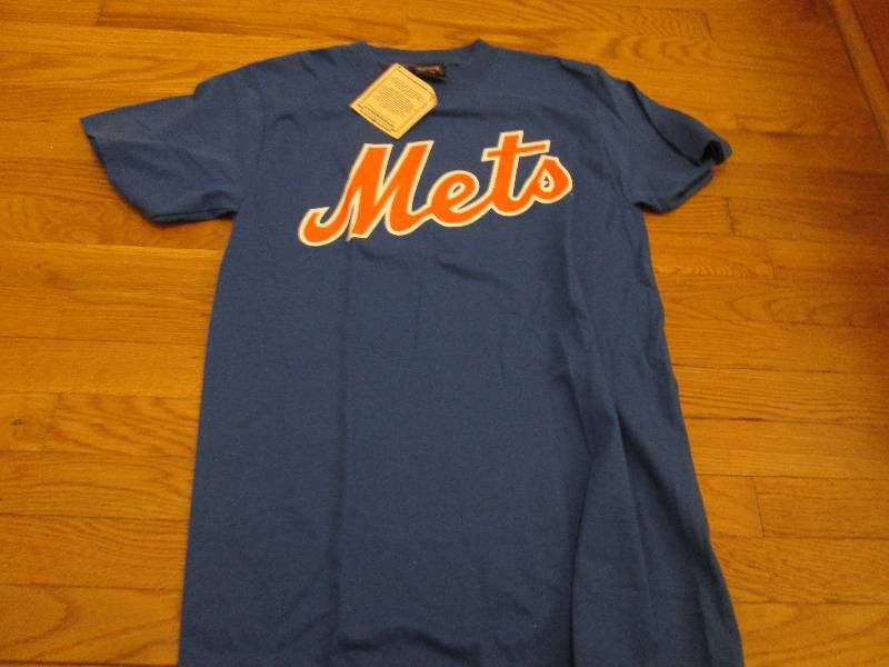 lot 152 image: New Mets T shirt, M...