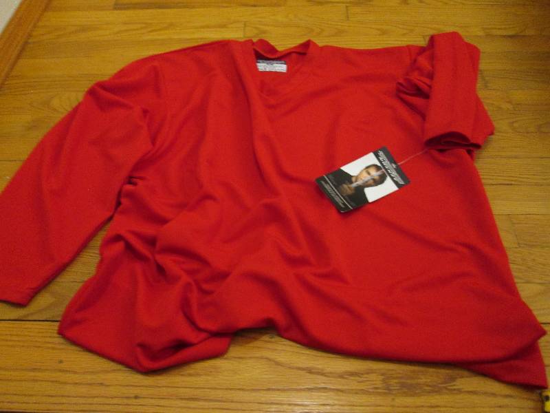 lot 153 image: New TPS Hockey jersey, XL...