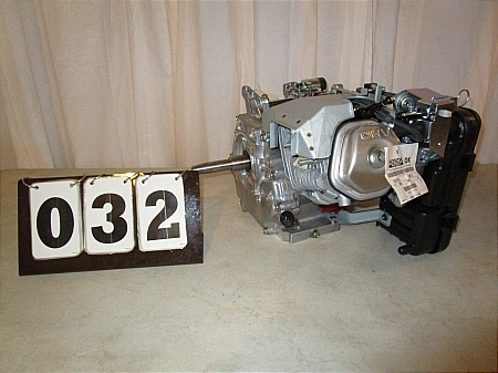 lot 32 image: Honda GX270 Horizontal Engine
