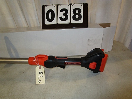 lot 38 image: Black & Decker TrimmerEdger