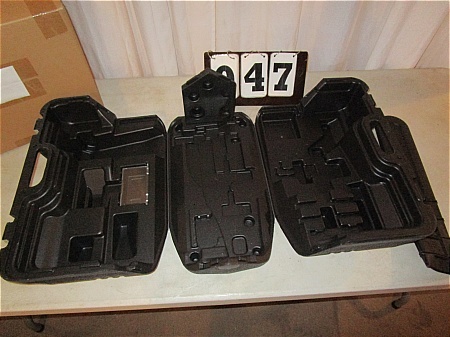 lot 47 image: Chain Saw Storage Box