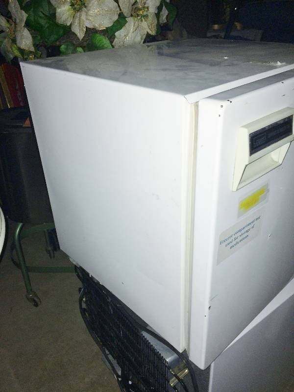 lot 5 image: Hospital Nursing Home In Room Medication Refrigeration - Very Good Condition - Works