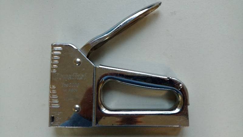 lot 19 image: Various Type Staplers