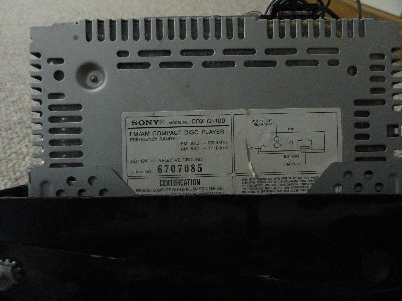 lot 28 image: Sony Car AMFM RadioCD Player
