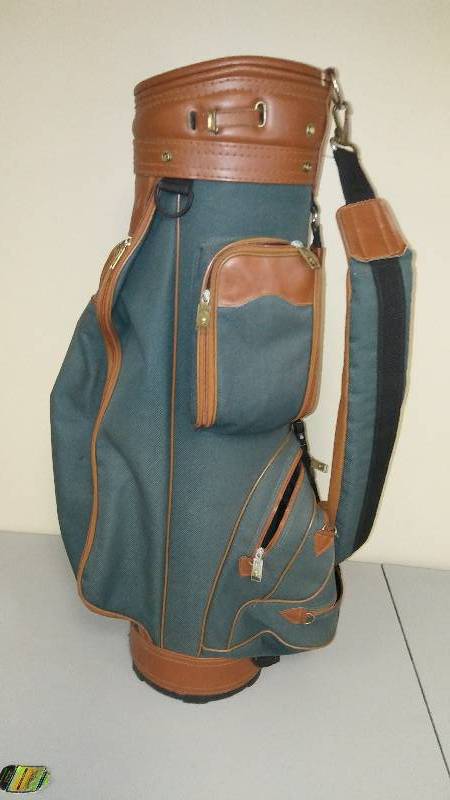 lot 20 image: Knight Golf Bag