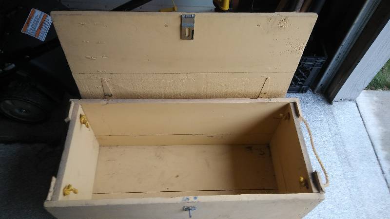 lot 34 image: Wood Storage Box