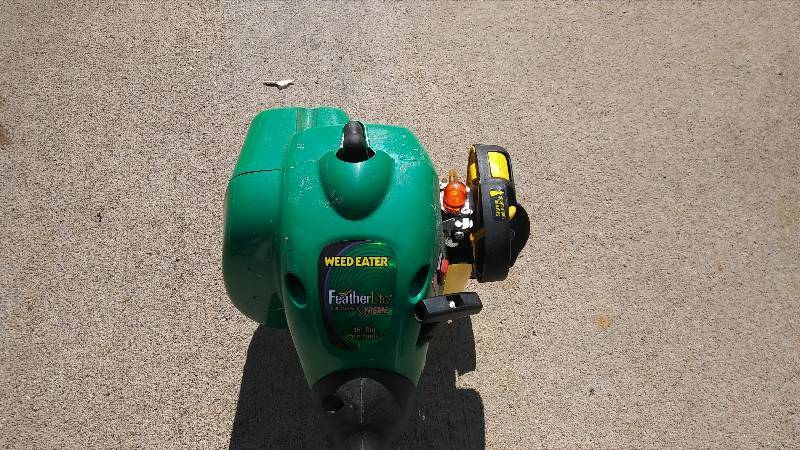 lot 53 image: Weed Eater Trimmer