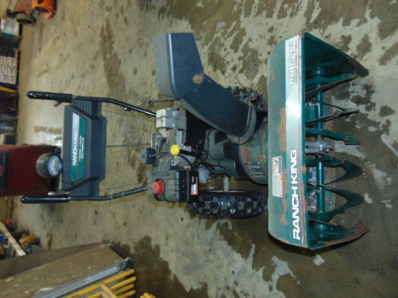 lot 8 image: Ranch King 26 8Hp Snow Blower