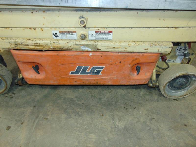 lot 9 image: JLG 1930ES 19 Scissor Lift