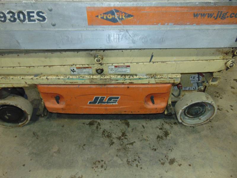 lot 11 image: JLG 1930ES 19 Scissor Lift