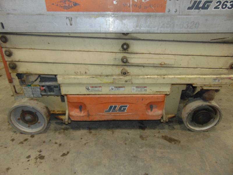 lot 12 image: JLG 2630ES 26 Scissor Lift