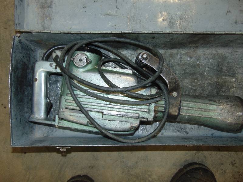 lot 14 image: Hitachi H65 Electric Jackhammer With Case