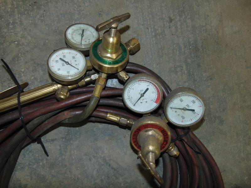 lot 27 image: Cutting Torch With Hoses and Gages