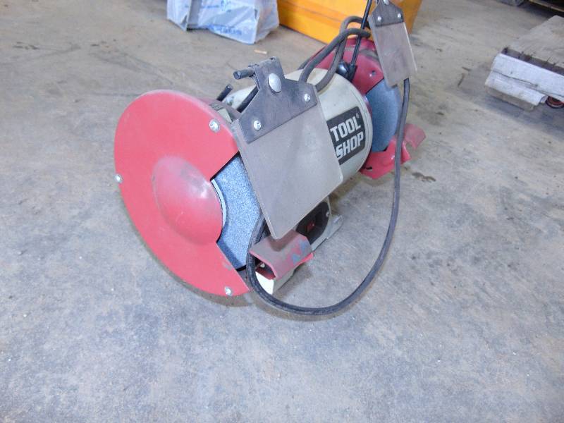 lot 39 image: 6 Tool Shop Bench Grinder