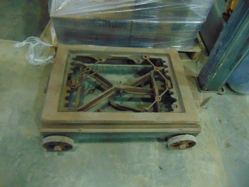 lot 49 image: Vintage Scale