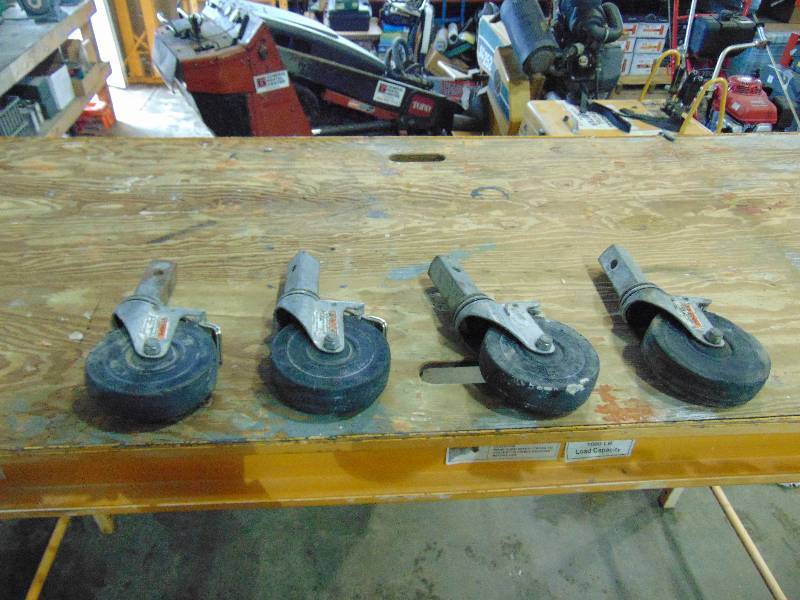 lot 55 image: Multi Purpose Scaffolding with Wheels