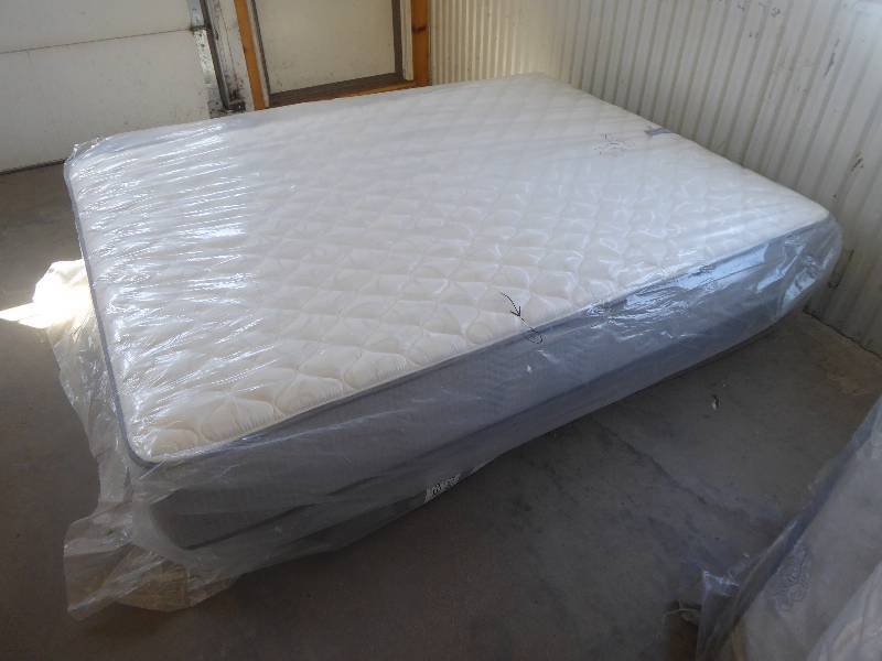 Brand New Simmons Beautyrest Midnight Blue Firm Queen 10 Mattress