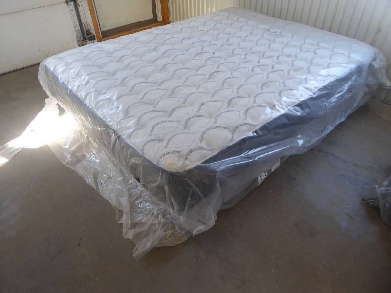 Brand New Sealy Response Performance Attendance Cushion Firm Queen Mattress