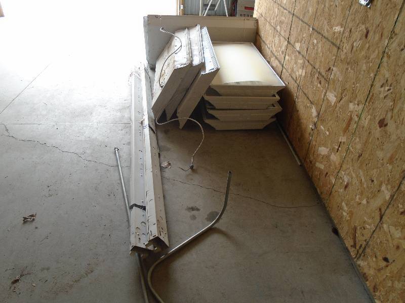 lot 30 image: Fluorescent Ceiling Lights