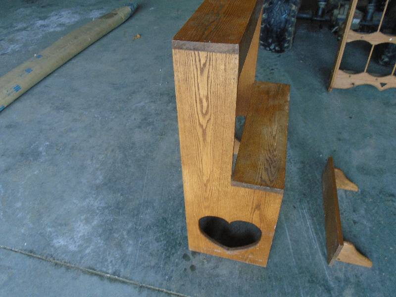 lot 6 image: Wooden Home Decor