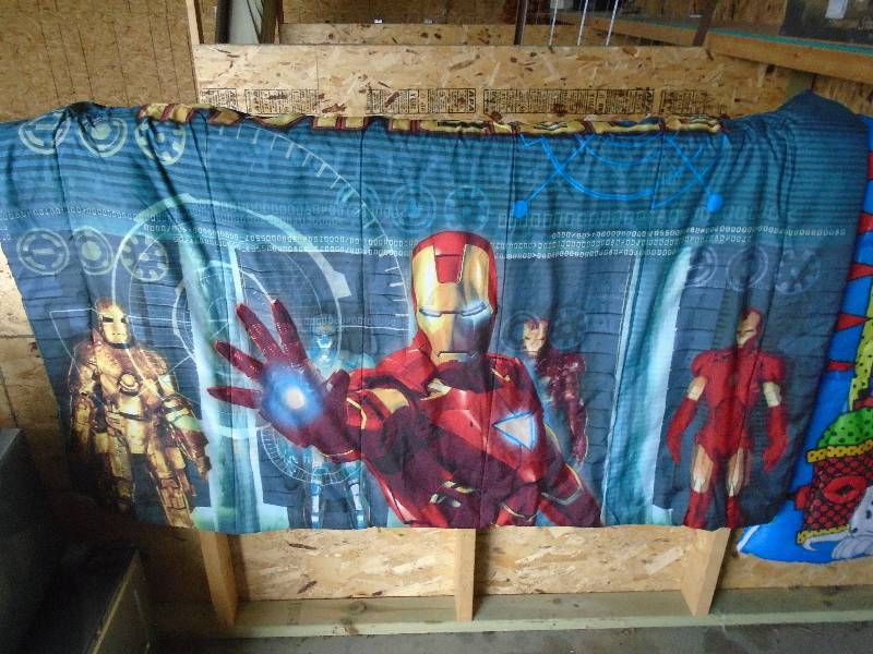 lot 10 image: Boys Bedding