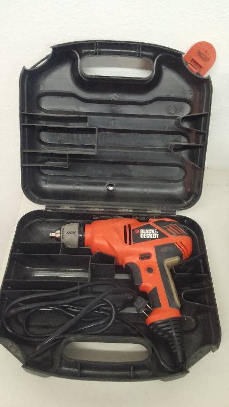 lot 6 image: Corded Drill, Skill Saw and Stud Finder
