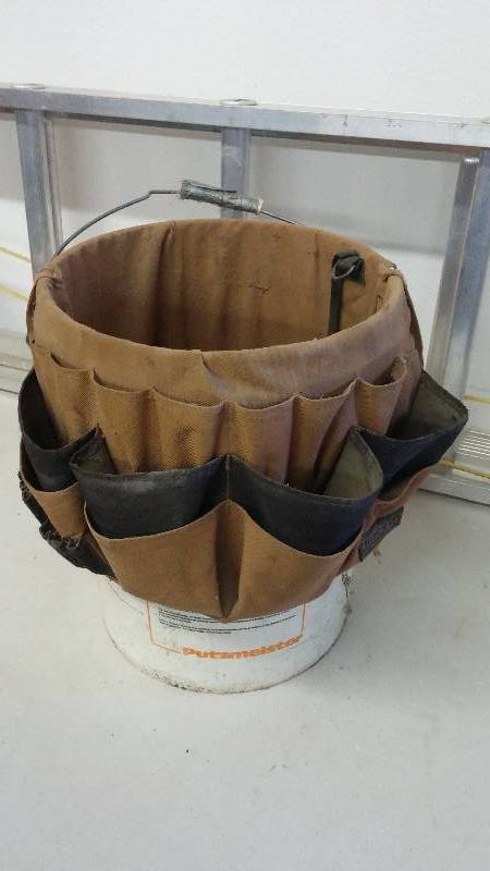 lot 16 image: Bucket Buddys and Tool Box