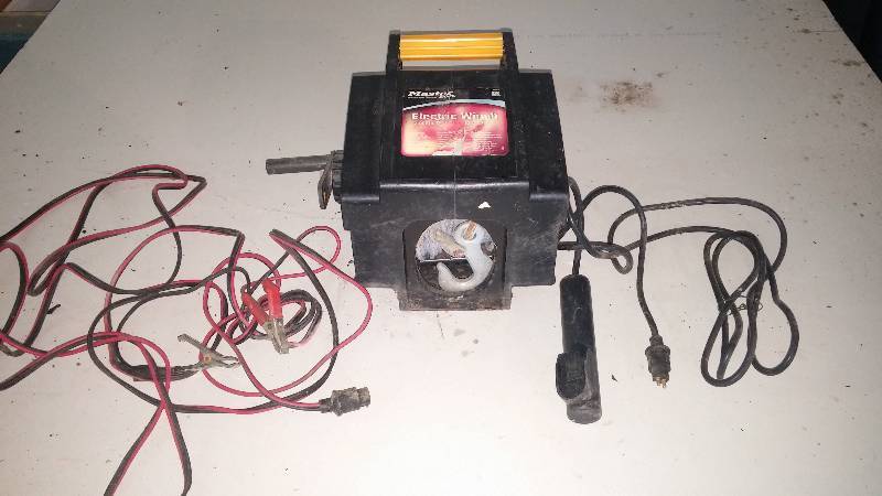 lot 23 image: Electric Winch