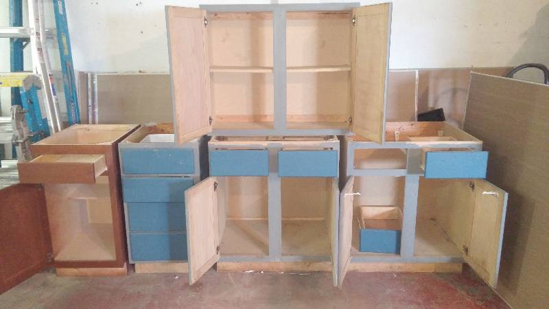 lot 25 image: Assorted Cabinets