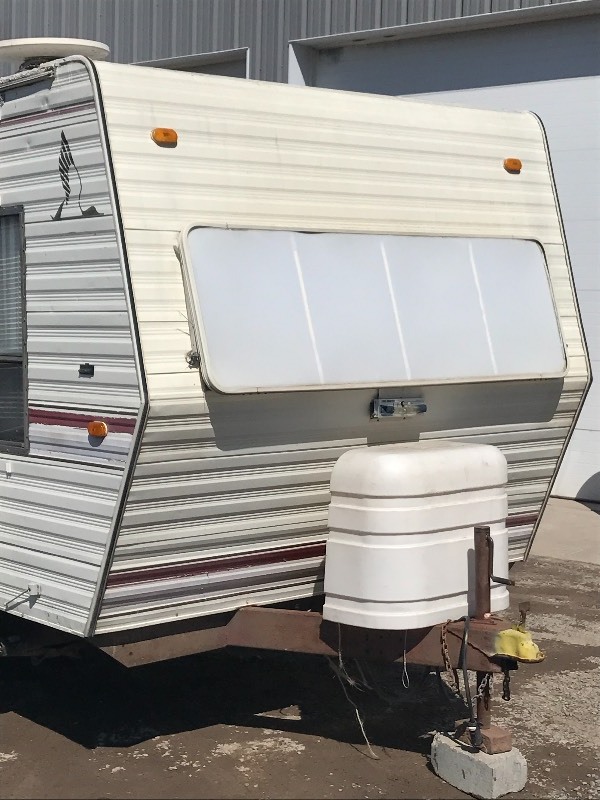 lot 1 image: 1984 Mallard Travel Trailer