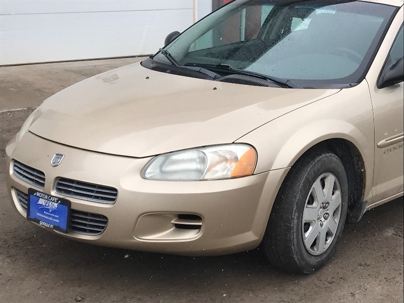 lot 3 image: 2001 Dodge Intrepid