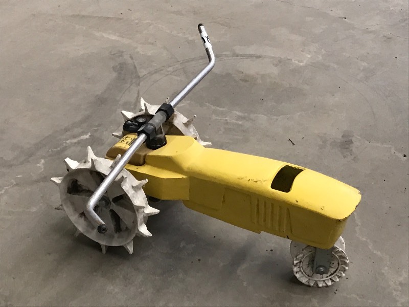 lot 21 image: Vintage Nelson Lawn Tractor Sprinkl...