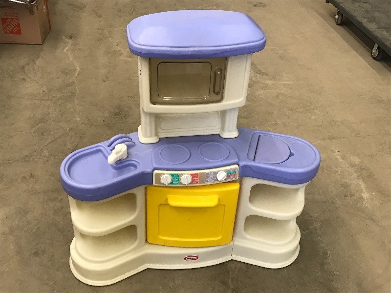 lot 35 image: Little Tikes Play Kitchen Set ...