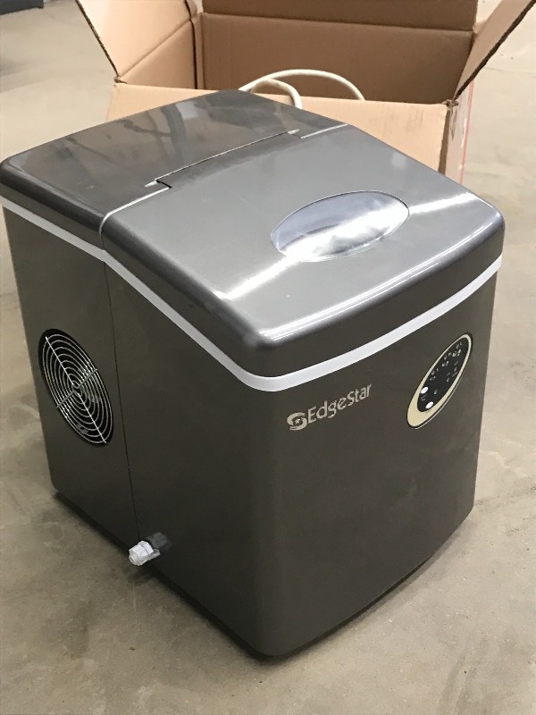 lot 36 image: Edgestar IP210 Portable Ice Maker ...