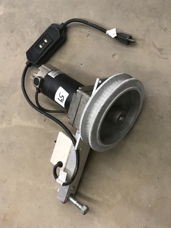 lot 59 image: 120Volt Electric Boat Lift Crank Wheel Assist