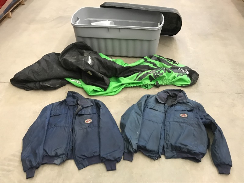 lot 70 image: Large Plastic Storage Tote With Con...