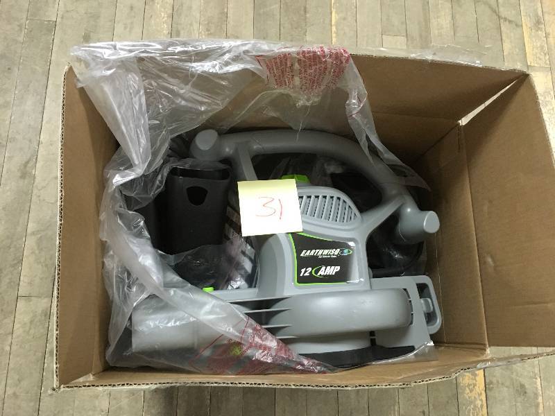lot 31 image: Earthwise 12 Amp Corded 3 in 1 Blower-Vac- Mulcher n  like new condition