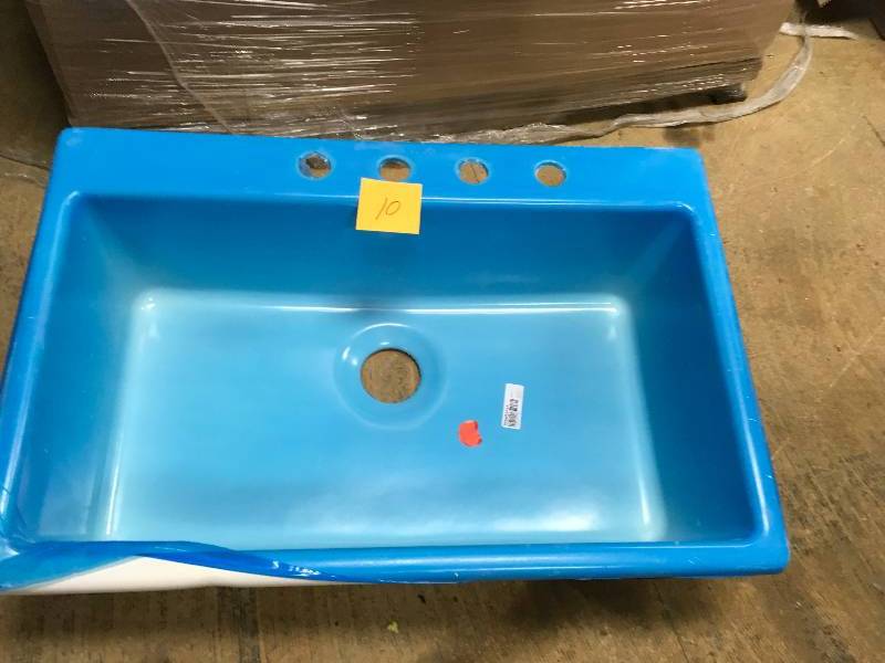 Lyons DKSXXES4-3.5 Linear 33 x 22 Acrylic 9 Deep 4 Hole Kitchen Sink not used