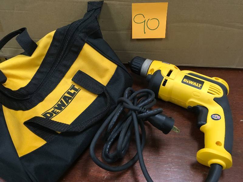 DeWalt 38 in. Pistol Grip Drill Kit