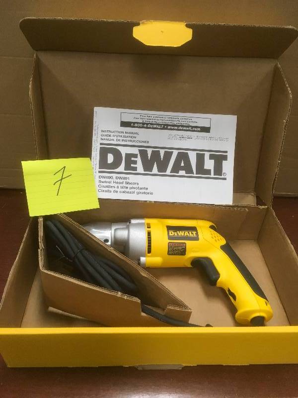 lot 7 image: DeWalt Heavy Duty 18 Gauge Swivel Head Shear in like new working conditions