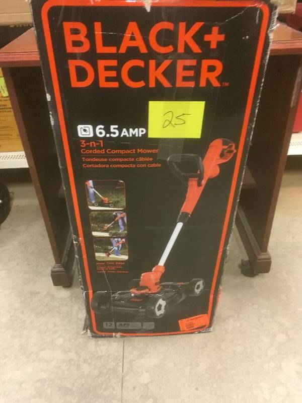 lot 25 image: Black & Decker 6.5 Amp 3-in 1 TrimmerEdger & Mower in working condition