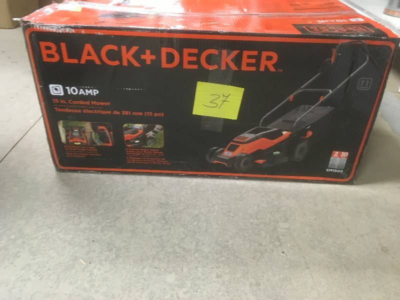 lot 37 image: Black & Decker 10 Amp 15 in. Edge Max Lawn Mower in working conditions