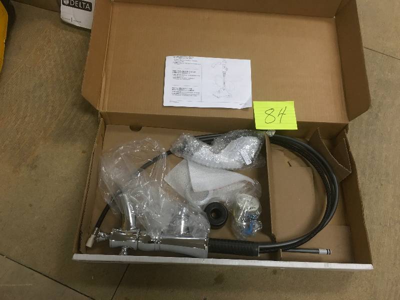 lot 84 image: Delta Cassidy Single Handle Pull-Out Kitchen Faucet Chrome Not used