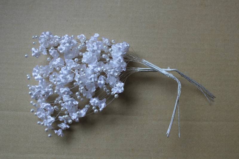 4608 white wedding flowers