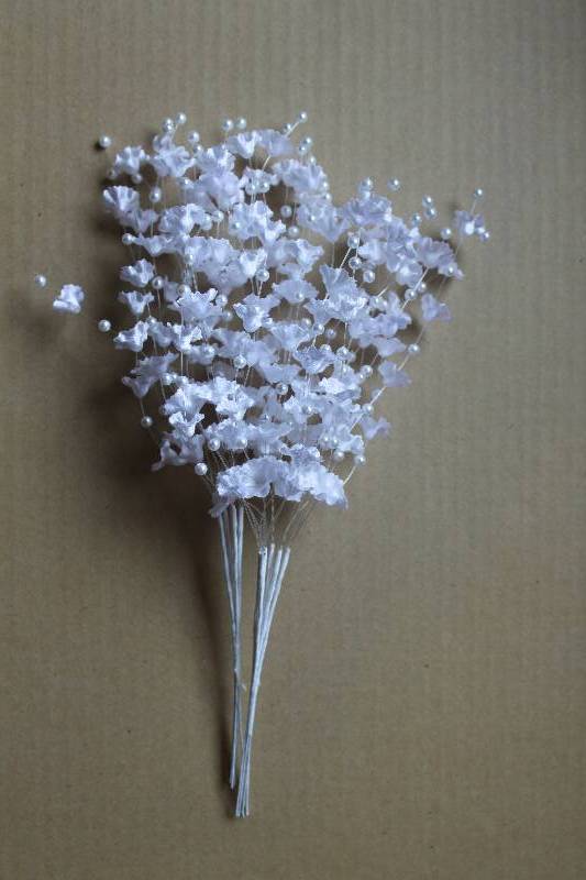 1584 white wedding flowers