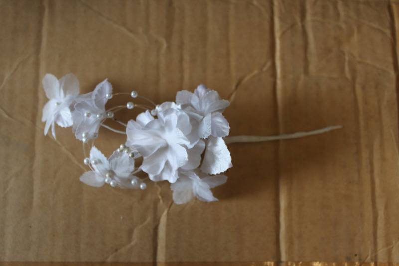 1920 white wedding flowers