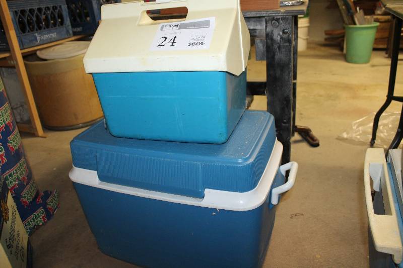 Lot of (2) Coolers - Thermos The Six Packer Personal, Rubbermaid Gott