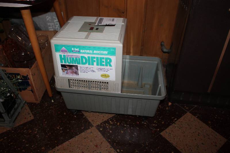 Duracraft 8-Gallon Natural Moisture Evaporative Humidifer
