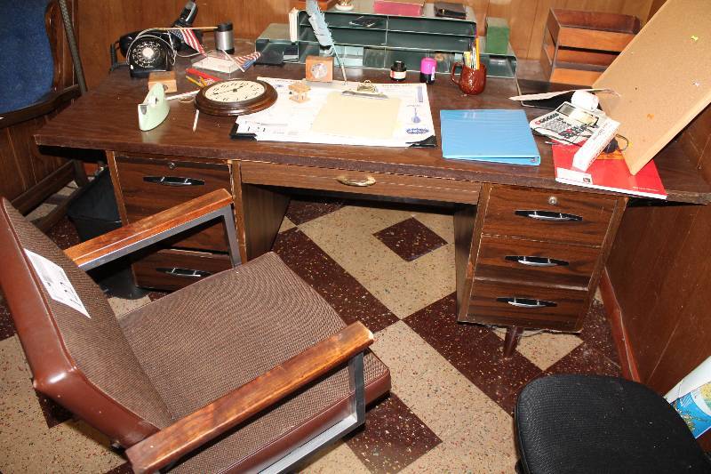 7-Drawer Wood Office Desk w Rolling Office Chair