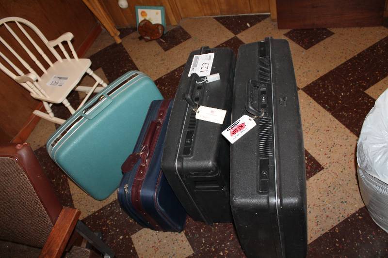 Lot of (4) Luggage